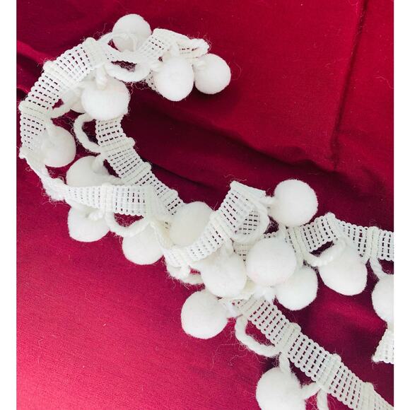 Pom Pom Fringe Trim White 1/2 Inch Scalloped 1 Yard Finish New Edging Crafting - Picture 4 of 5